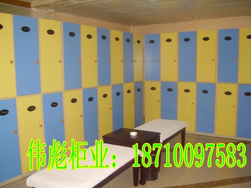 洗浴更衣柜